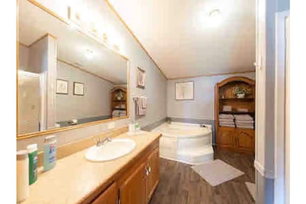 Photo of Bathroom in Benton