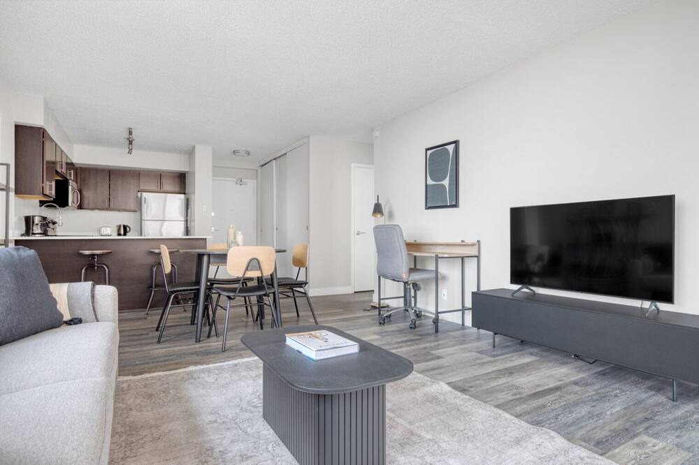 Photo of Livingroom in Edgewater Beach