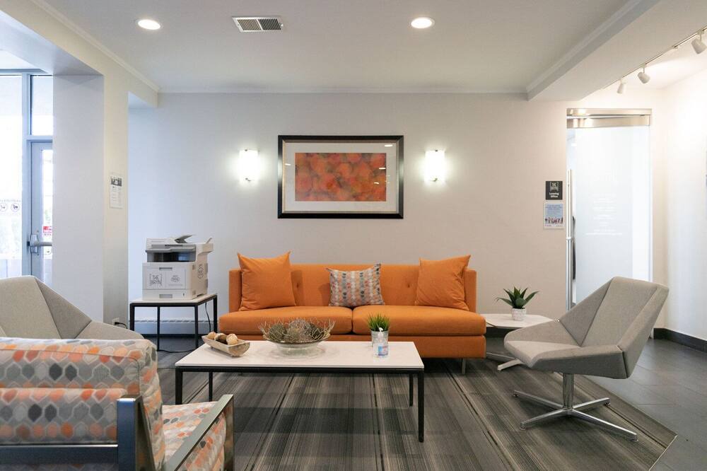 Photo of Livingroom in Edgewater Beach
