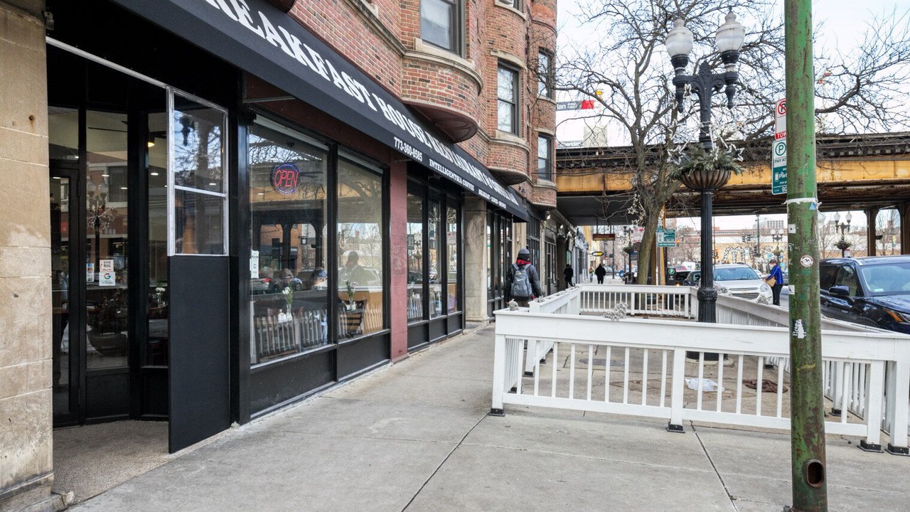 Photo of Outdoor in Wrigleyville