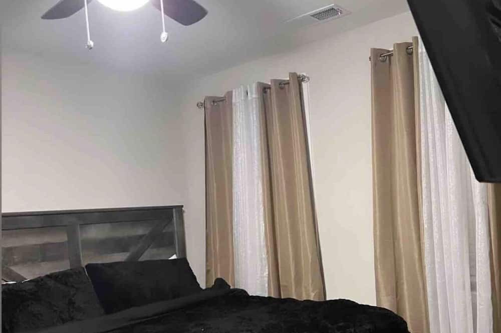 Photo of Bedroom in Romeoville