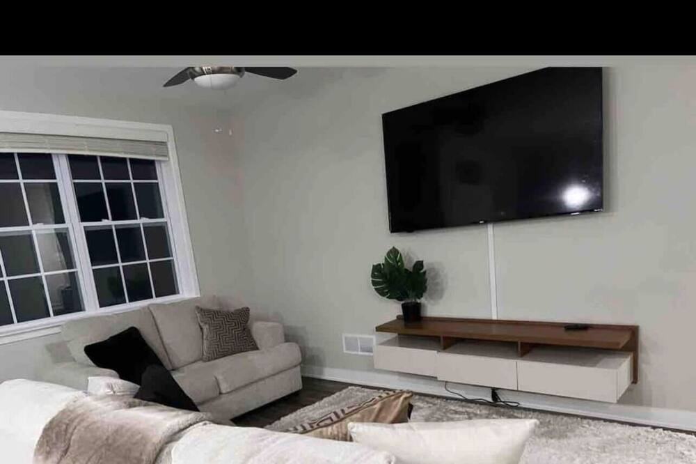 Photo of Bedroom in Romeoville