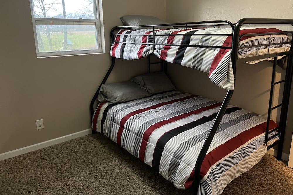 Photo of Bedroom in Akin
