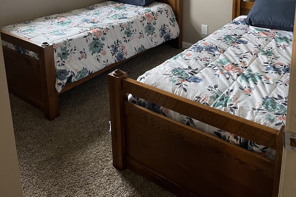 Photo of Bedroom in Akin