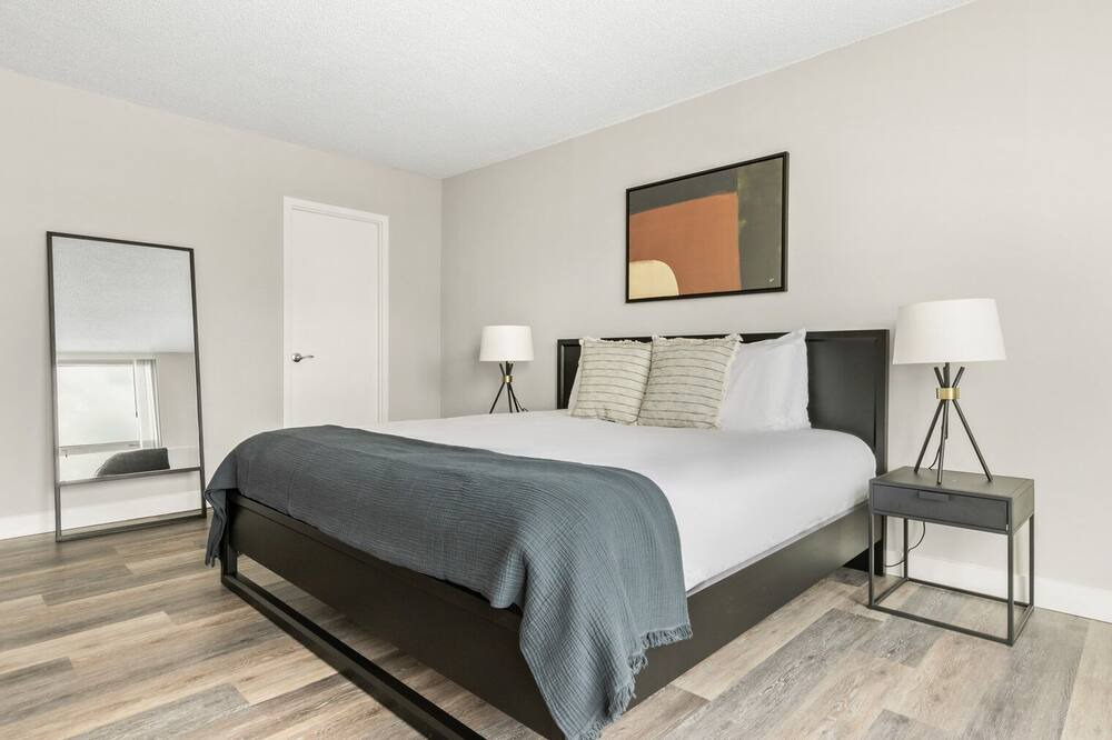Photo of Bedroom in Edgewater Beach