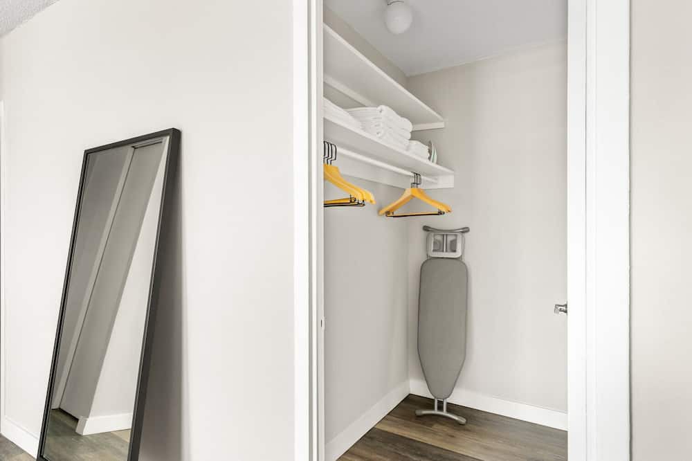 Photo of Bedroom in Edgewater Beach