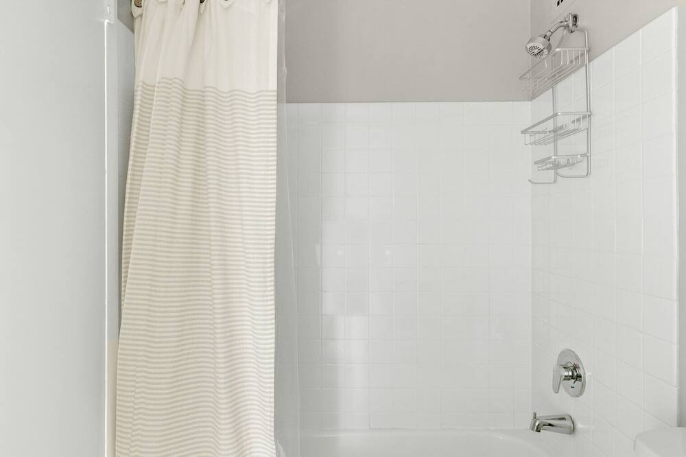 Photo of Bathroom in Edgewater Beach