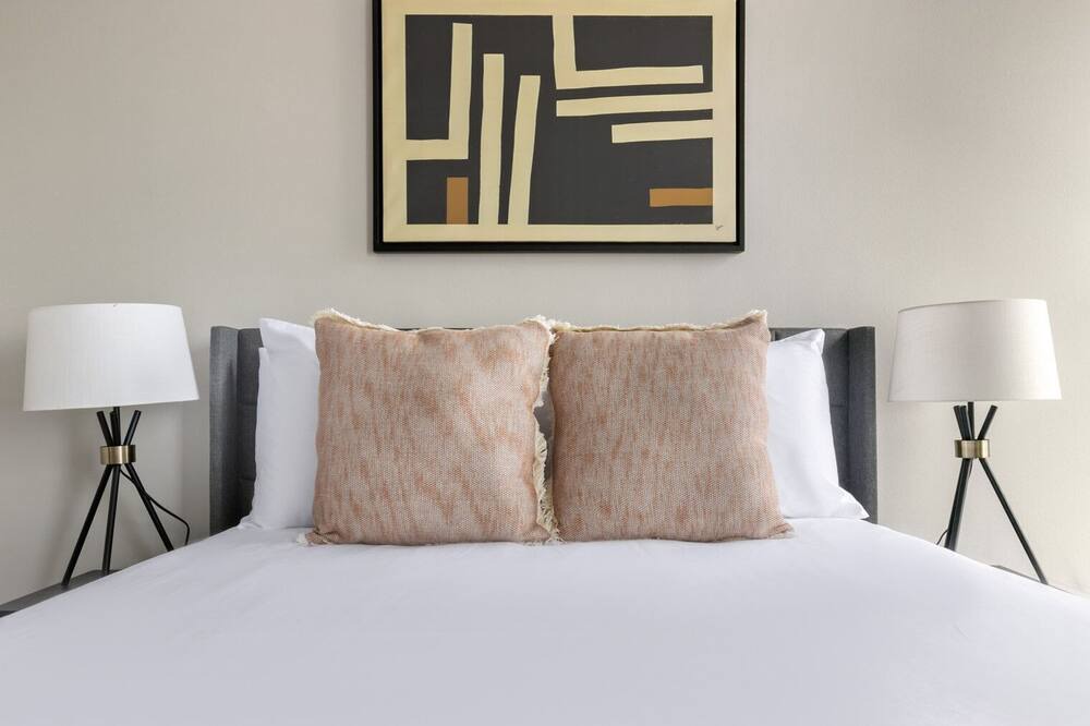 Photo of Bedroom in Edgewater Beach