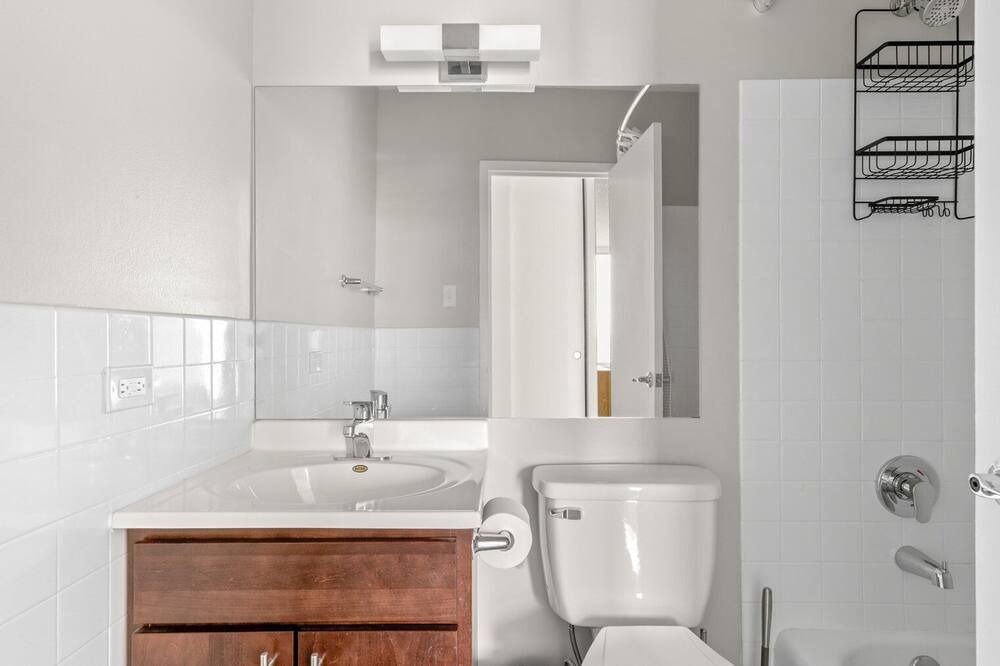 Photo of Bathroom in Edgewater Beach