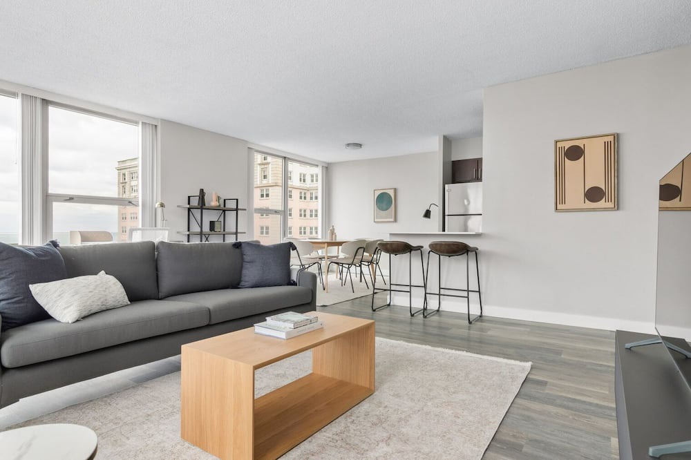 Photo of Livingroom in Edgewater Beach