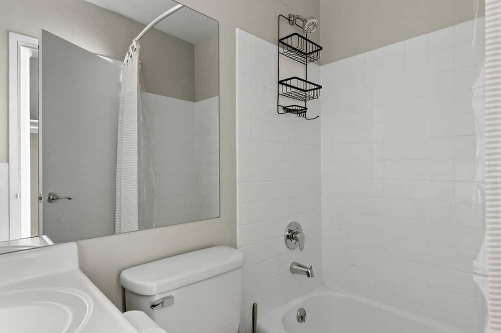 Photo of Bathroom in Edgewater Beach