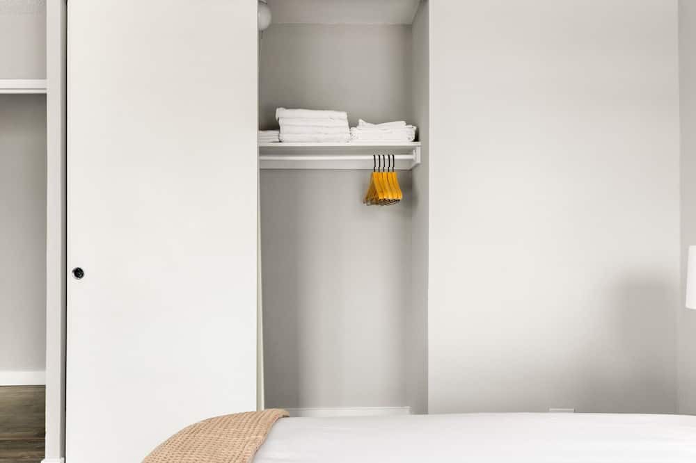 Photo of Bedroom in Edgewater Beach