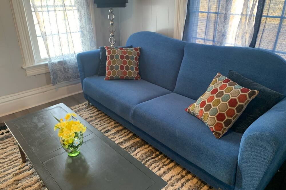 Photo of Livingroom in Canton