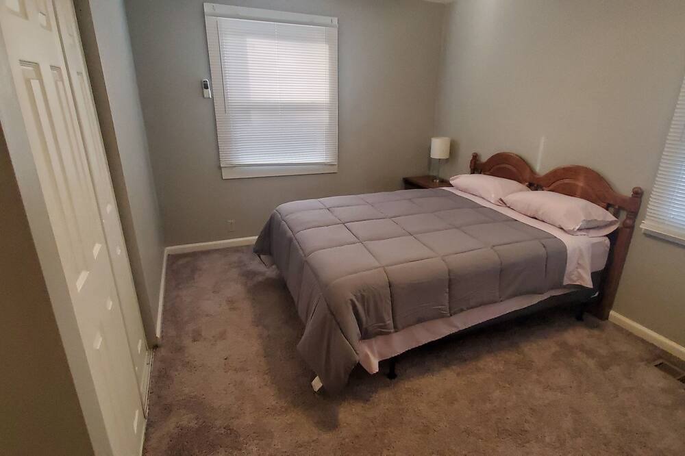 Photo of Bedroom in Champaign