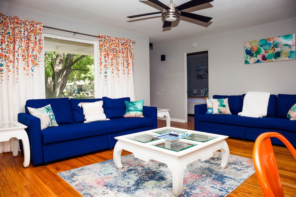 Photo of Livingroom in Yorkville