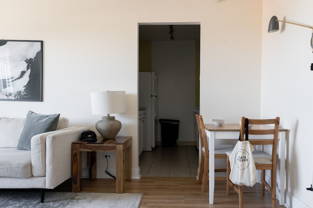 Photo of Livingroom in Ravenswood