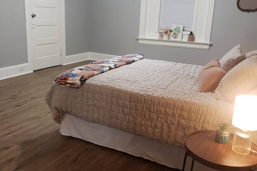 Photo of Bedroom in Quincy