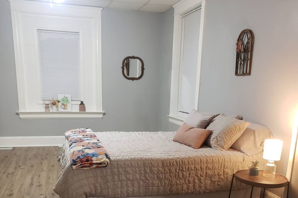 Photo of Bedroom in Quincy