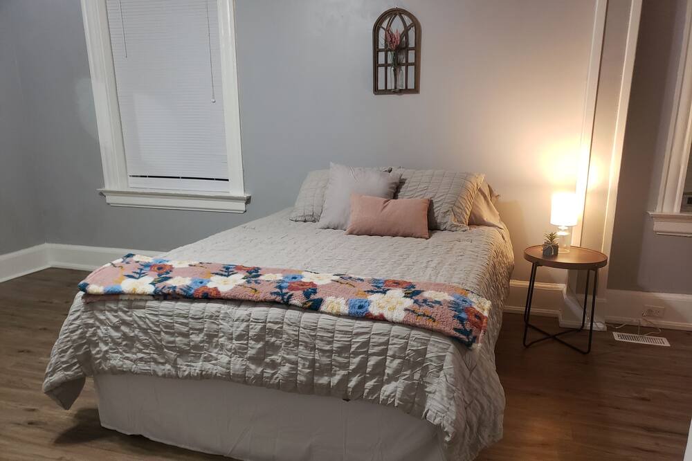 Photo of Bedroom in Quincy