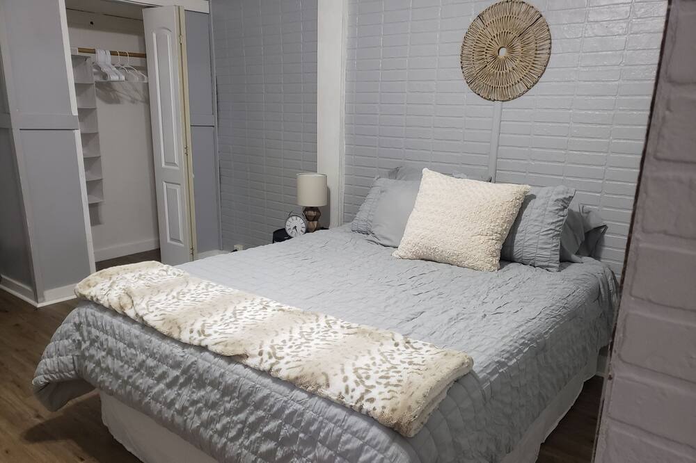 Photo of Bedroom in Quincy