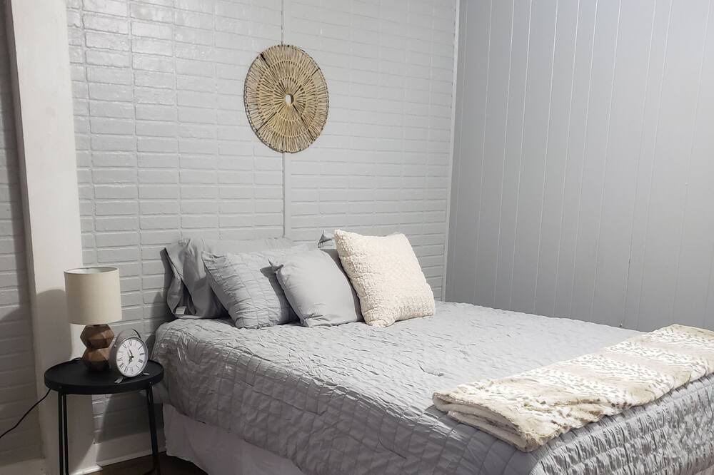 Photo of Bedroom in Quincy