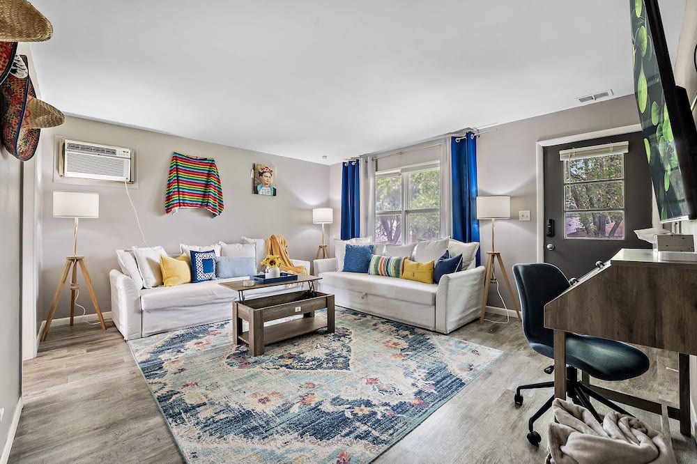 Photo of Livingroom in Aurora