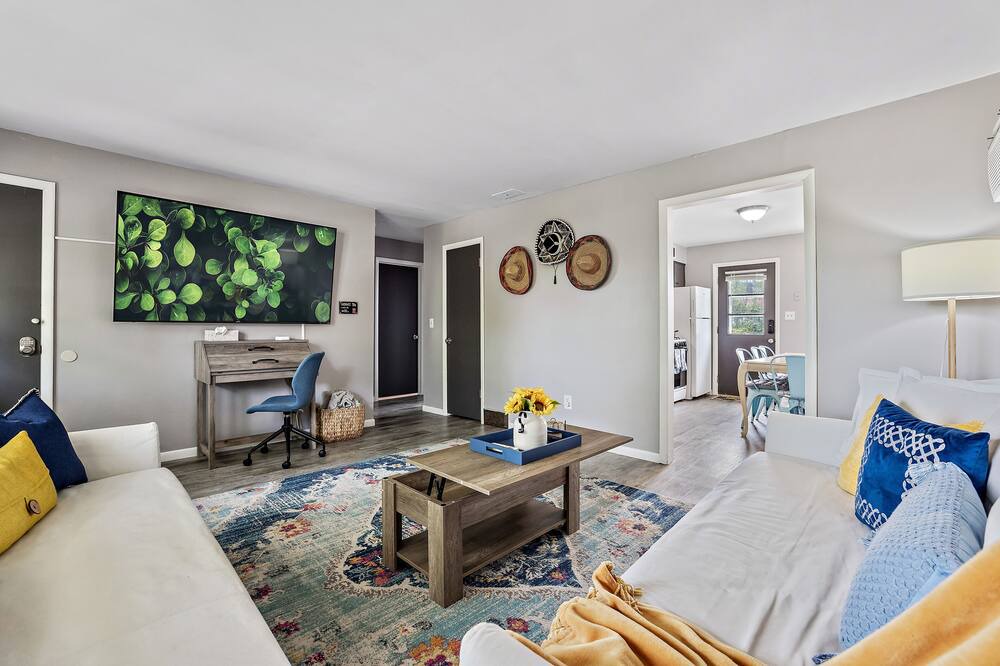 Photo of Livingroom in Aurora