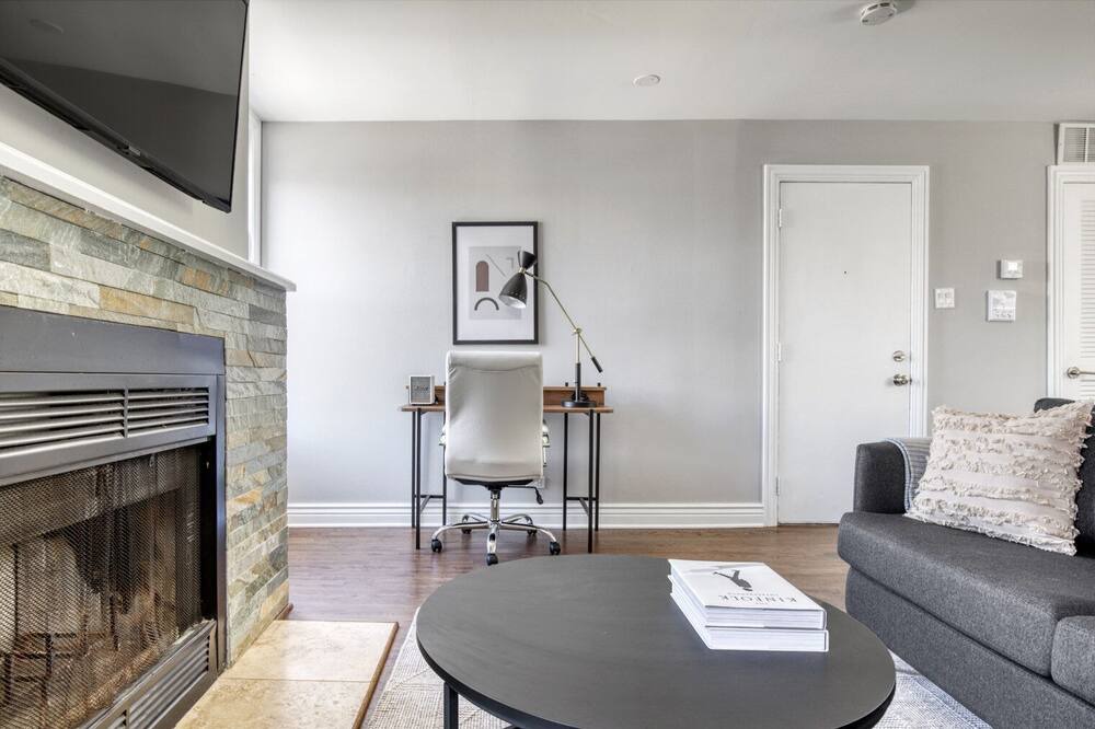 Photo of Bedroom in Lakeview