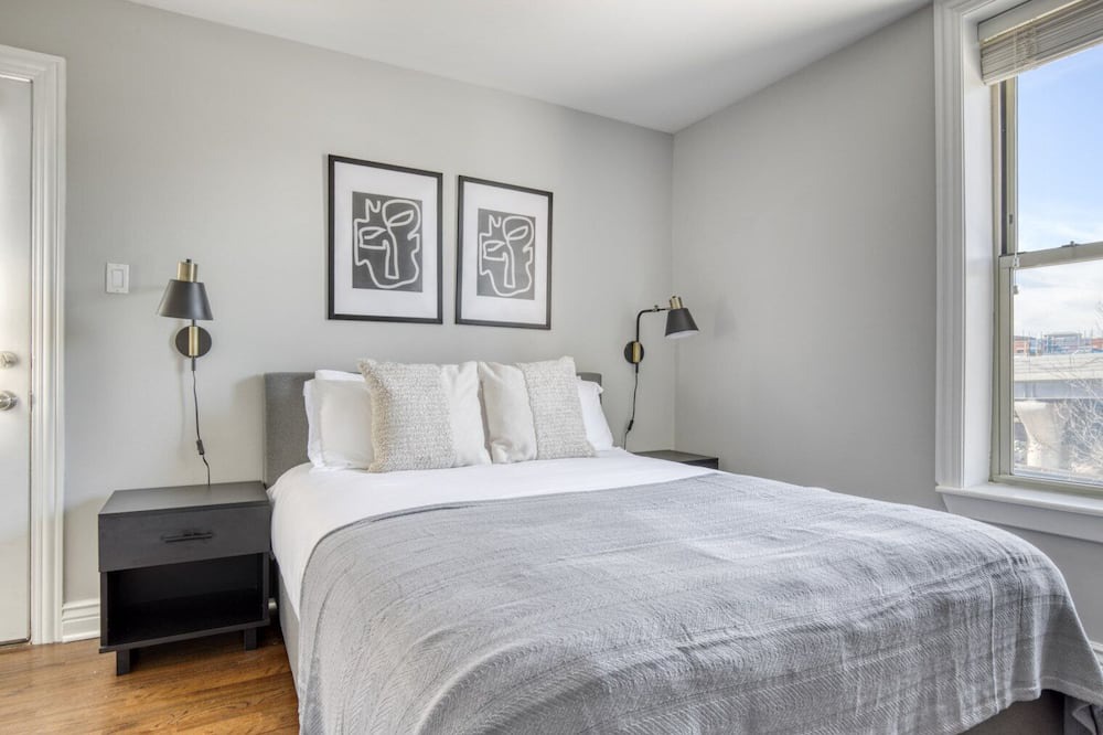 Photo of Bedroom in Lakeview