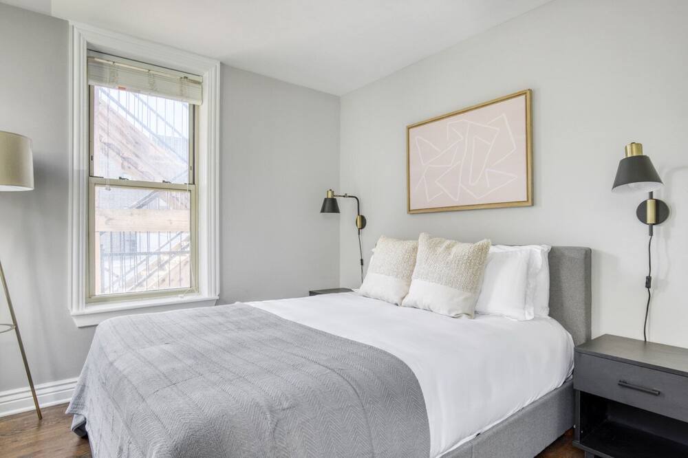 Photo of Bedroom in Lakeview