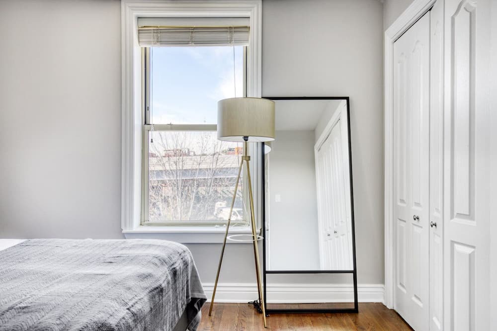 Photo of Bedroom in Lakeview