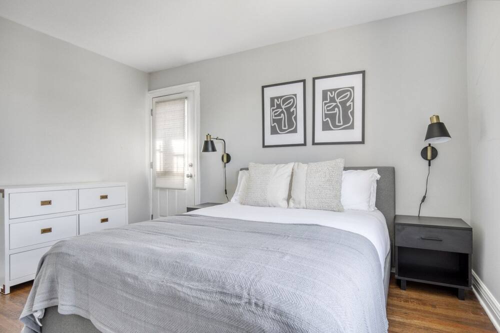 Photo of Bedroom in Lakeview