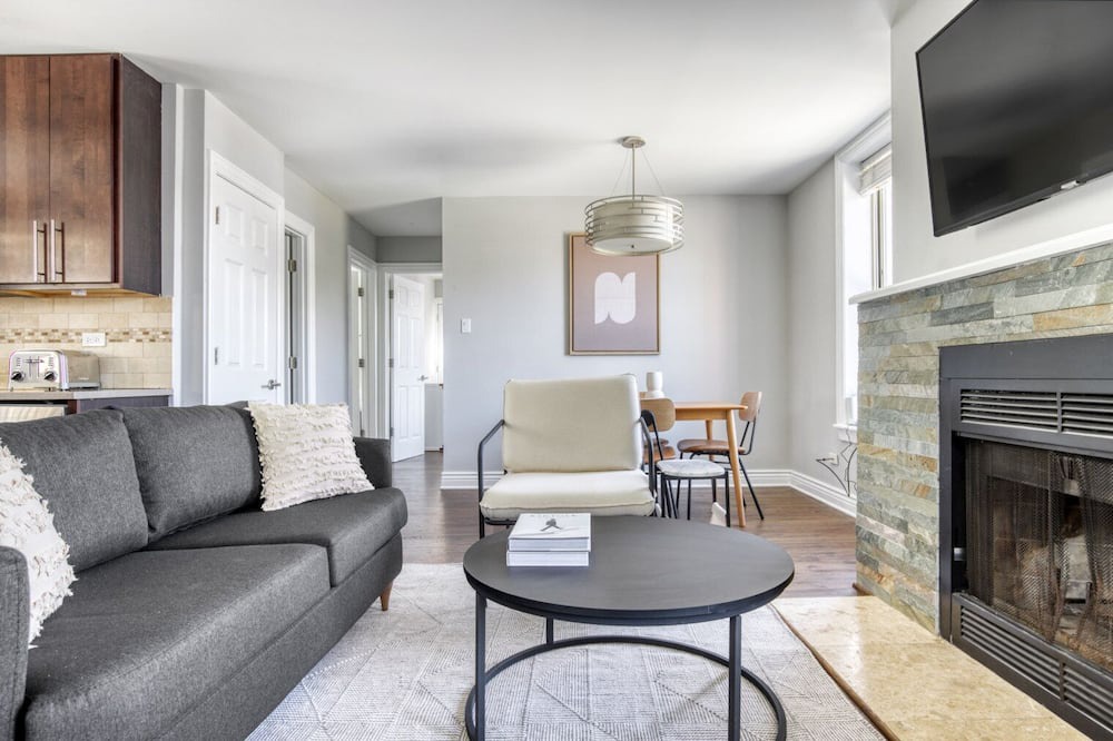 Photo of Livingroom in Lakeview