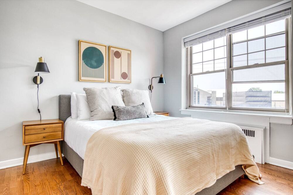 Photo of Bedroom in Evanston