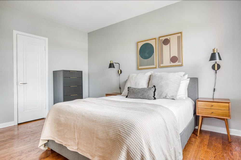 Photo of Bedroom in Evanston