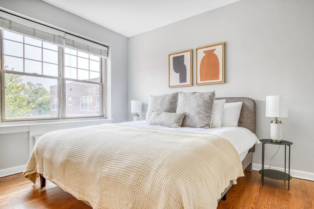 Photo of Bedroom in Evanston