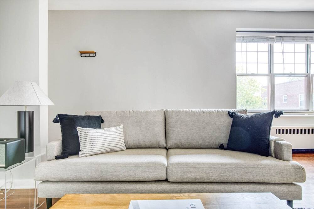 Photo of Livingroom in Evanston