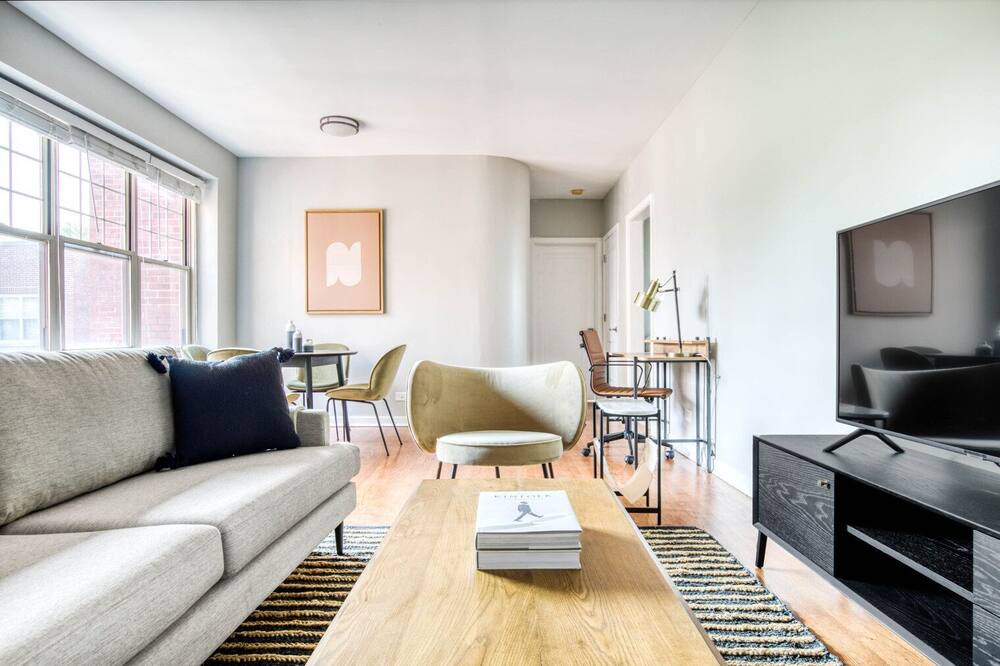 Photo of Livingroom in Evanston