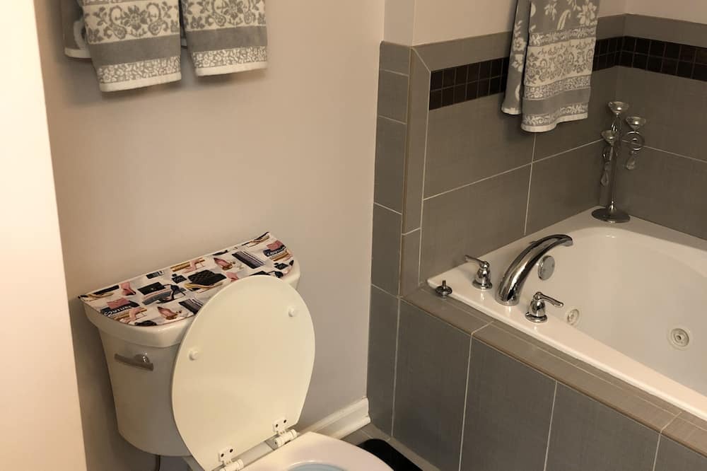 Photo of Bathroom in Itasca