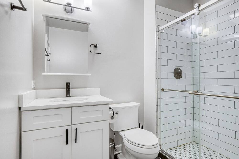 Photo of Bathroom in Lakeview