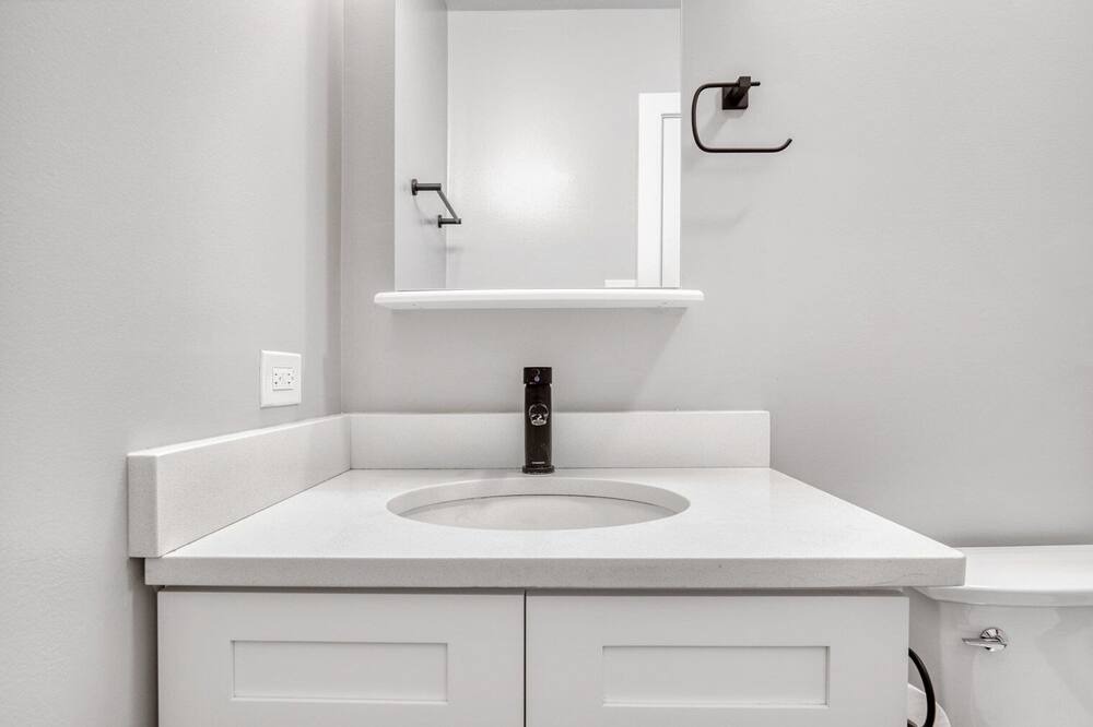 Photo of Bathroom in Lakeview