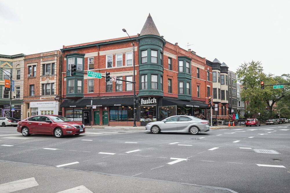 Photo of Outdoor in Lakeview