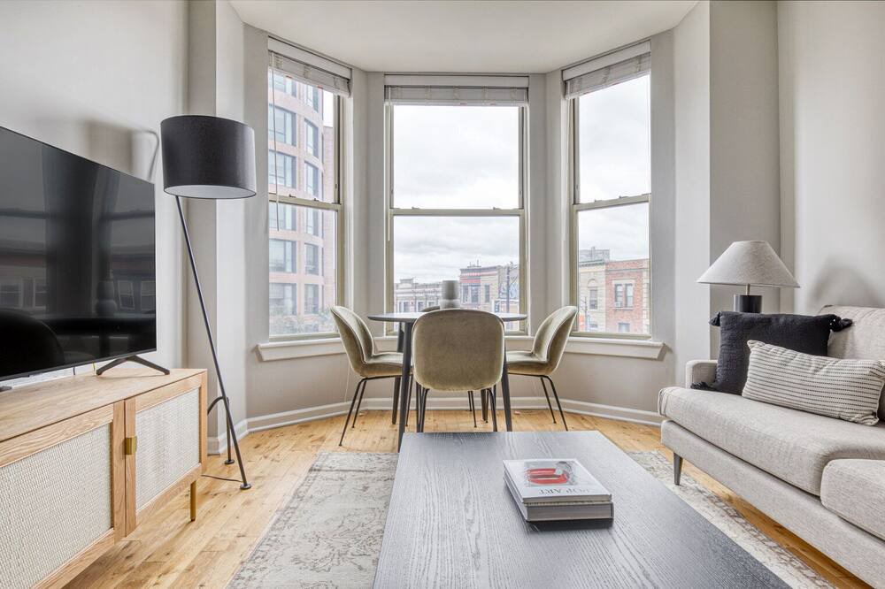 Photo of Livingroom in Lakeview