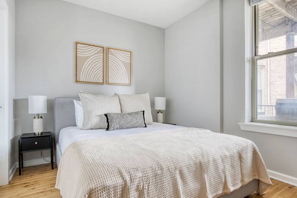 Photo of Bedroom in Lakeview