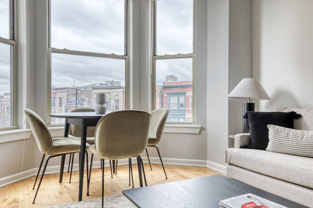 Photo of Livingroom in Lakeview