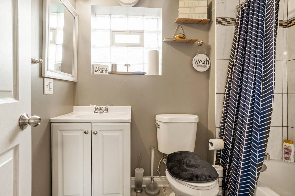Photo of Bathroom in Blue Island
