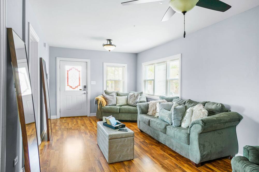Photo of Livingroom in Blue Island