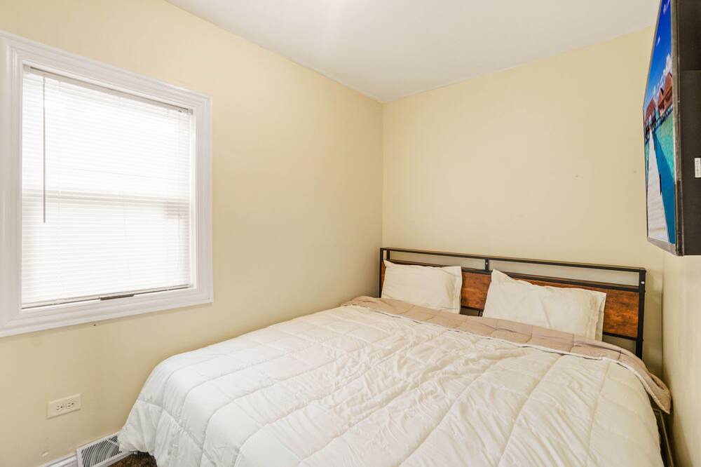 Photo of Bedroom in Blue Island