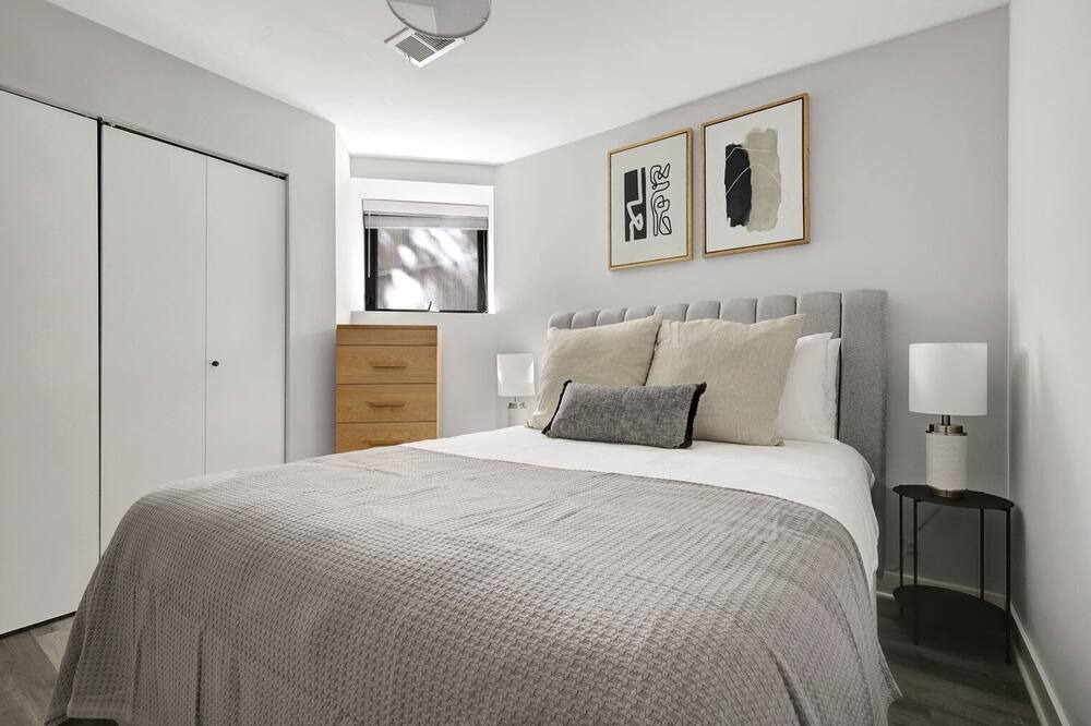 Photo of Bedroom in Edgewater