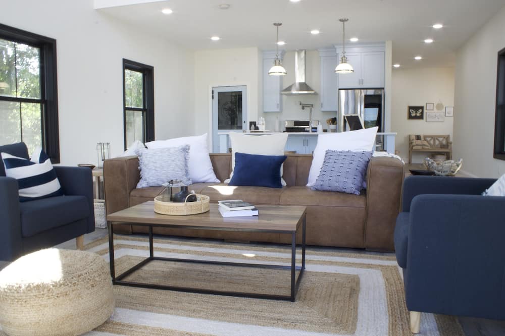 Photo of Livingroom in Ingraham